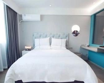 Magnotel Hotel Huizhou South Station Branch - Huizhou - Bedroom