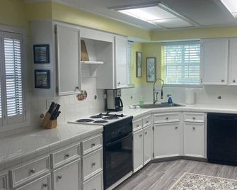 Relax At Our Baffin Bay Retreat On The Water - Riviera - Cocina