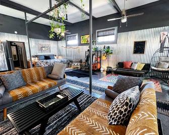 Vibrant Hideaway, Short Walk to French Quarter Ferry - New Orleans - Lounge