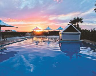 أوكس ذا إنترانس ووتر فرونت سويتس - ثي إنترانس - حوض السباحة