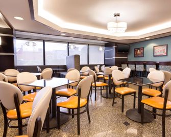 Drury Inn & Suites Greensboro - Greensboro - Restaurace