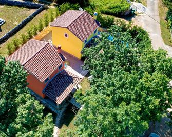 Holiday Homes Sunny Twins by Rent Istria - Grožnjan - Edificio