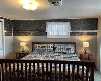 The Pines in Christmas - Near Pictured Rocks - Christmas - Habitación