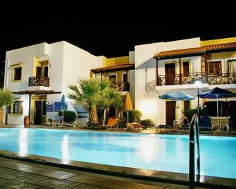Village Apartments - Agia Pelagia - Piscina
