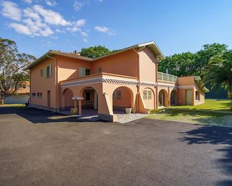 Villa familiale à Biarritz, Parc privé, Pelote Basque & Boulodrome - بياريتز - مبنى