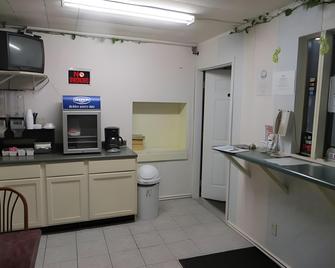 Economy Inn Chillicothe - Chillicothe - Kitchen