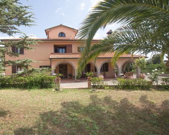 Villa Mandrioli Agriturismo - Cecina - Building