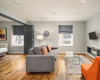 Destiny Scotland -The Malt House Apartments - Единбург - Вітальня