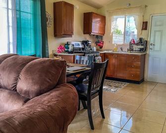 Jamaican life Rental Home - Montego Bay - Küche