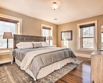 Pet-Friendly Home Grill and Fire Pit in Manhattan - Manhattan