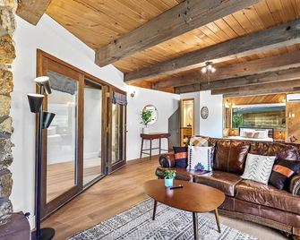 Basecamp Lodge - Mount Shasta