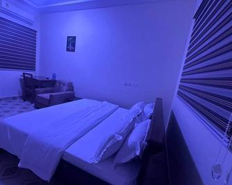 Senalli Hotel - Koforidua - Bedroom