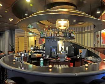 Rewind & Relax: Forest Vibes, Pool & Sauna Serenity! Free Parking - Berg En Dal - Bar