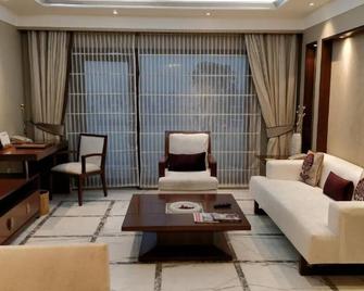 جايبيي فاسانت كونتيننتال - نيو دلهي - غرفة معيشة