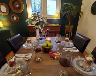 Modern Riverview Apartment Near Niagara Falls | Walk to Attractions + Parking! - Niagara Falls - Dining room