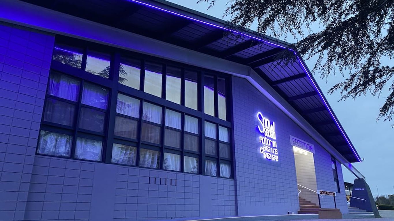 Snow Season Motor Inn