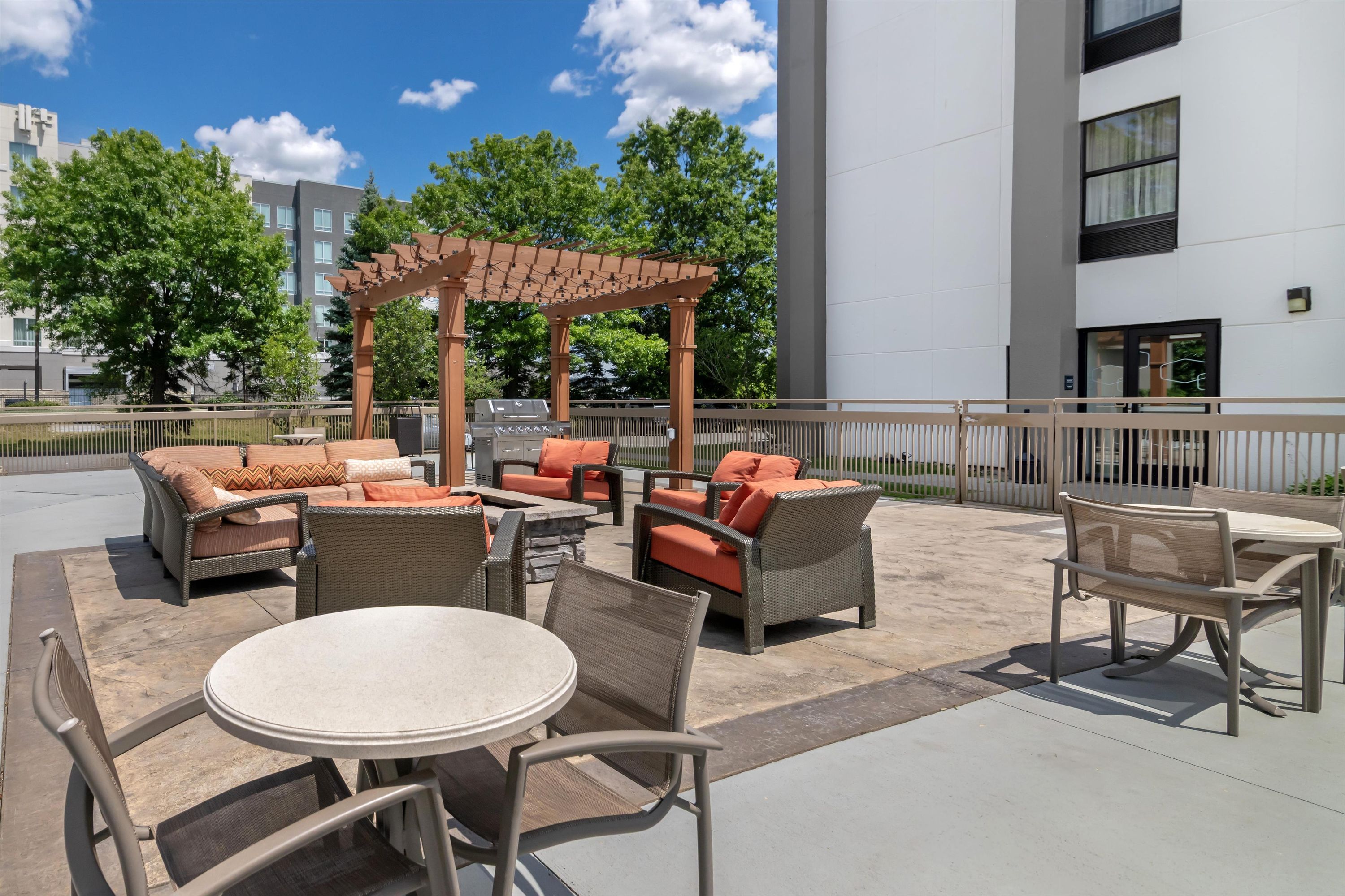 Hampton Inn Albany-Wolf Road (Airport) - אלבאני - בניין