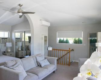 Beautiful Bel Marin With a View - Novato - Living room