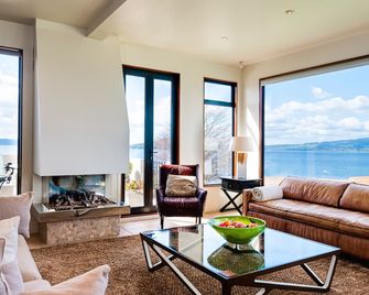 On The Point - Lake Rotorua - רוטורואה - סלון