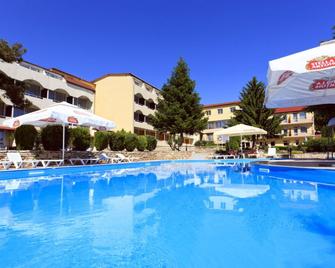 Hotel Naslada - Balchik - Piscina
