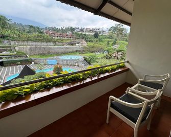 Queen Garden Hotel Managed by Salak Hospitality - Baturaden - Balcony
