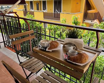 Oltremare rooms Agropoli - Agropoli - Balcón