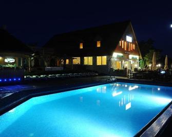 Wellness Park Pension - Gyenesdiás - Piscina
