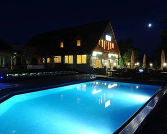 Wellness Park Pension - Gyenesdiás - Piscina