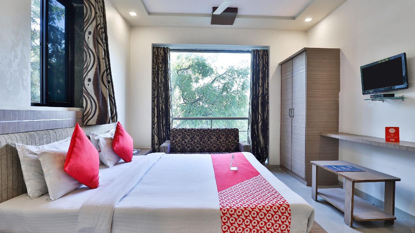 Flagship Hotel The Grand Pritam