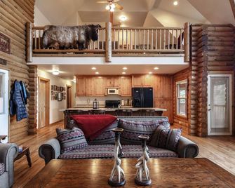 Scofield Lakefront Cabin with private dock - Fairview - Living room