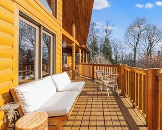 Luxury Private Estate w pool near Rhinebeck - Rhinebeck - Balcón