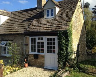 The Folly - Tetbury - Building