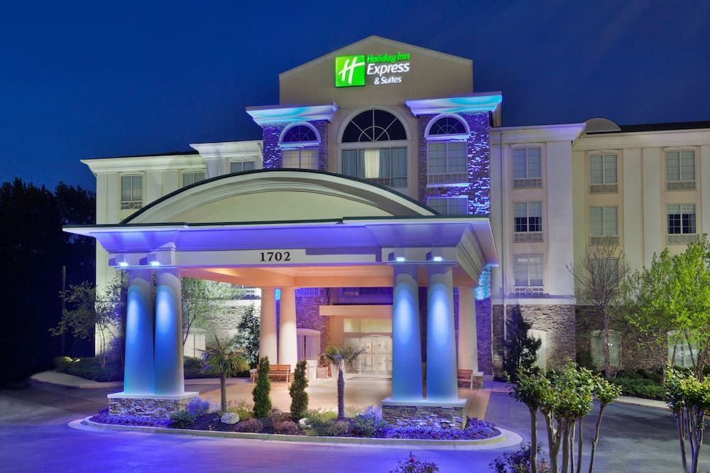 Holiday Inn Express & Suites Phenix City - Ft. Benning By IHG - Phenix City - Building