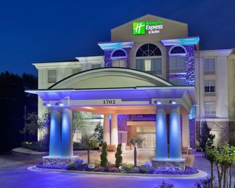 Holiday Inn Express & Suites Phenix City - Ft. Benning By IHG - Phenix City - Building