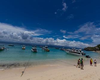 Lembongan Hostel - Nusa Penida - Beach