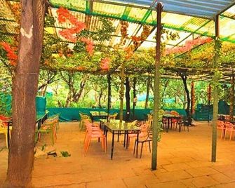 Srushti Farms Resort - Kalyān - Patio