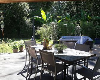 villa with outdoor spa, Messanges center by the ocean - Messanges - Patio