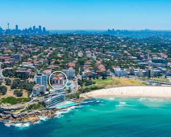 Sound of Waves in Bondi - Bondi Beach - Building