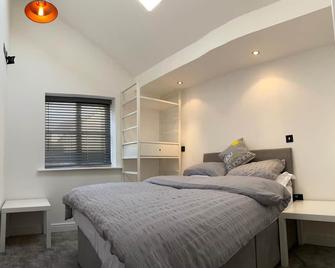 New Modern 1 Bedroom Apartment - Gosport - Bedroom