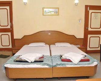 Hotel Madhuram - Somnāth - Bedroom