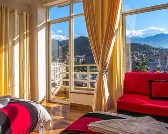 Hotel City Inn - Mountain View - פוחארה - מרפסת