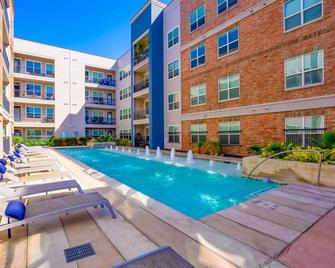 Alamo Chic King Bed Refreshing Office Desk w/ Pool - San Antonio