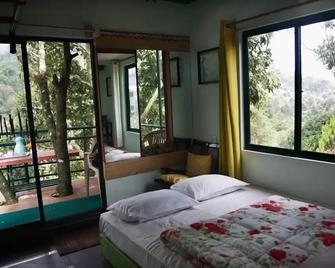 Wild Elephant Eco-Friendly Resort - Munnar - Bedroom