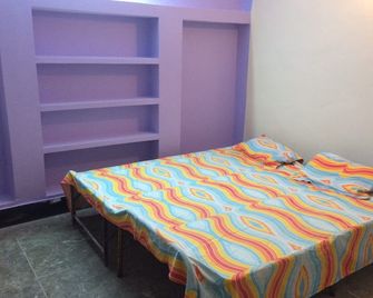 Open terrace with double bedroom - Lucknow - Bedroom