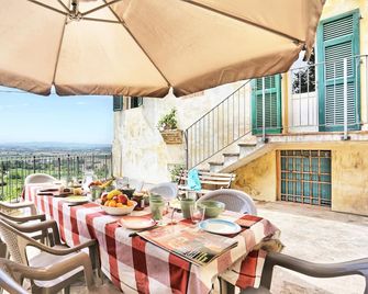 Period residence in medieval town in the center of Tuscany - Palaia - Balcón