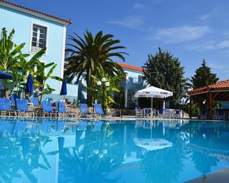 Blue Sky Hotel - Petra - Piscina