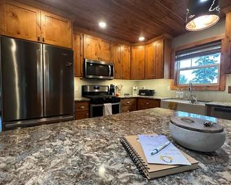 Comfort and Convenience. Family and pet friendly. Close to the action! - Internationaal Falls - Keuken