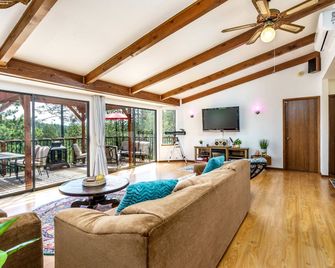 The Happy Place - Mountain Views And Amenities Galore - Groveland - Salon