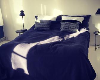 Katrinelund Bed and Breakfast - Tikøb - Bedroom