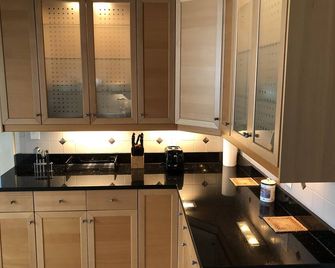 Bay View Bungalow by the Pier - נורפולק - מטבח